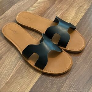 Universal Thread Sandals